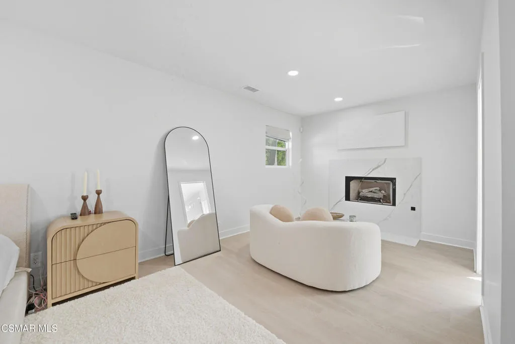 23245 Gonzales Drive, Woodland Hills, California 91367 home-pic-16